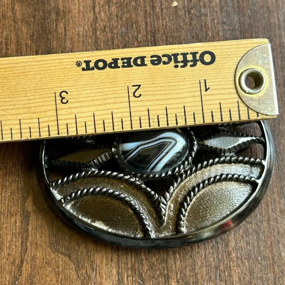 Leatherock women’s black metal belt buckle with black and white agate stone